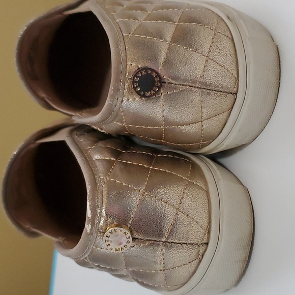 5/$25 - Steve Madden gold shoes- sz 9.5 - Picture 6 of 12